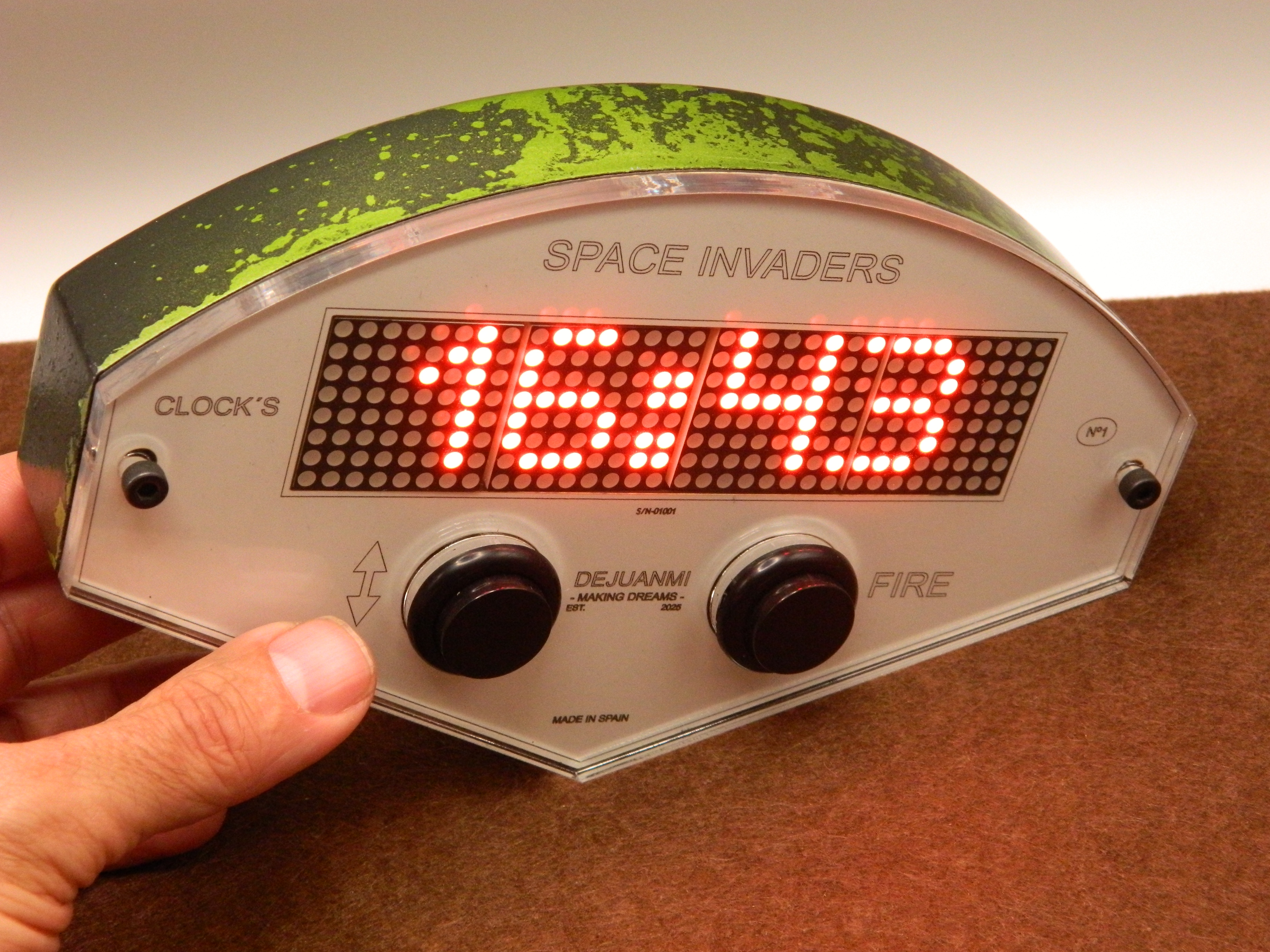 Reloj Space Invaders